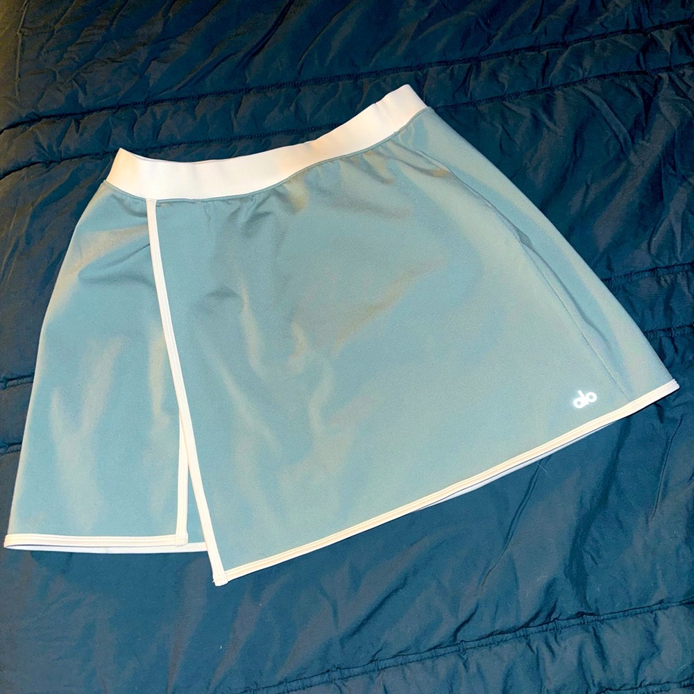 Brand new alo yoga skirt